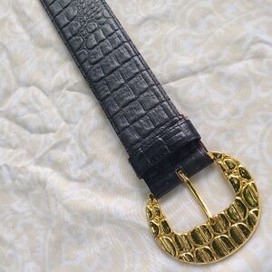 Sophisticated Black and Gold‎ Belt with Elegant Design